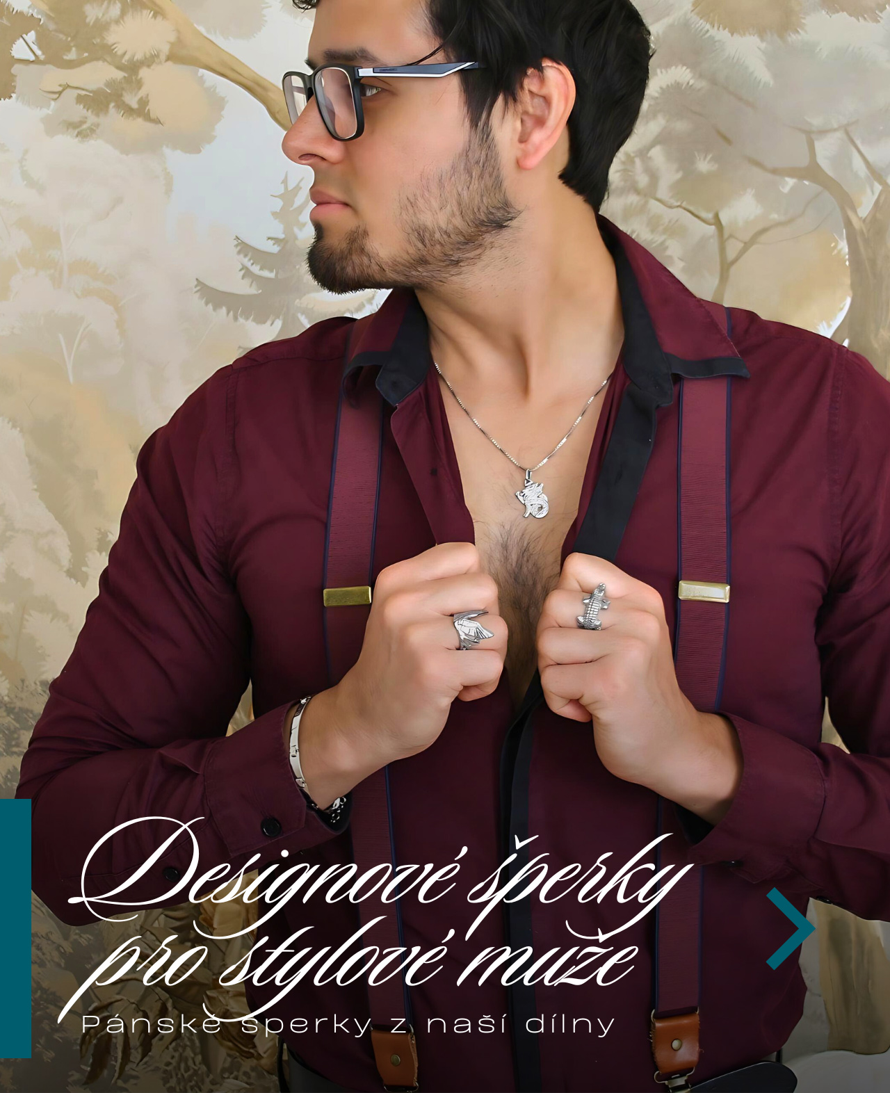 Muž ukazující šperky