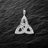 Stříbrný přívěsek Triquetra - trojí božstvo