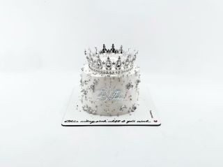 dort na zakázky: crown cake 🤩🥳 ___________________________ FB/IG/Tiktok: @papa_bakery_...