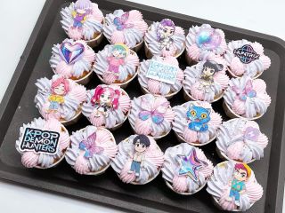 Cupcakes na zakázky: demon huntrix cupcakes 🤩🥳 ___________________________ FB/IG/Tiktok: @papa_cake_n_more...