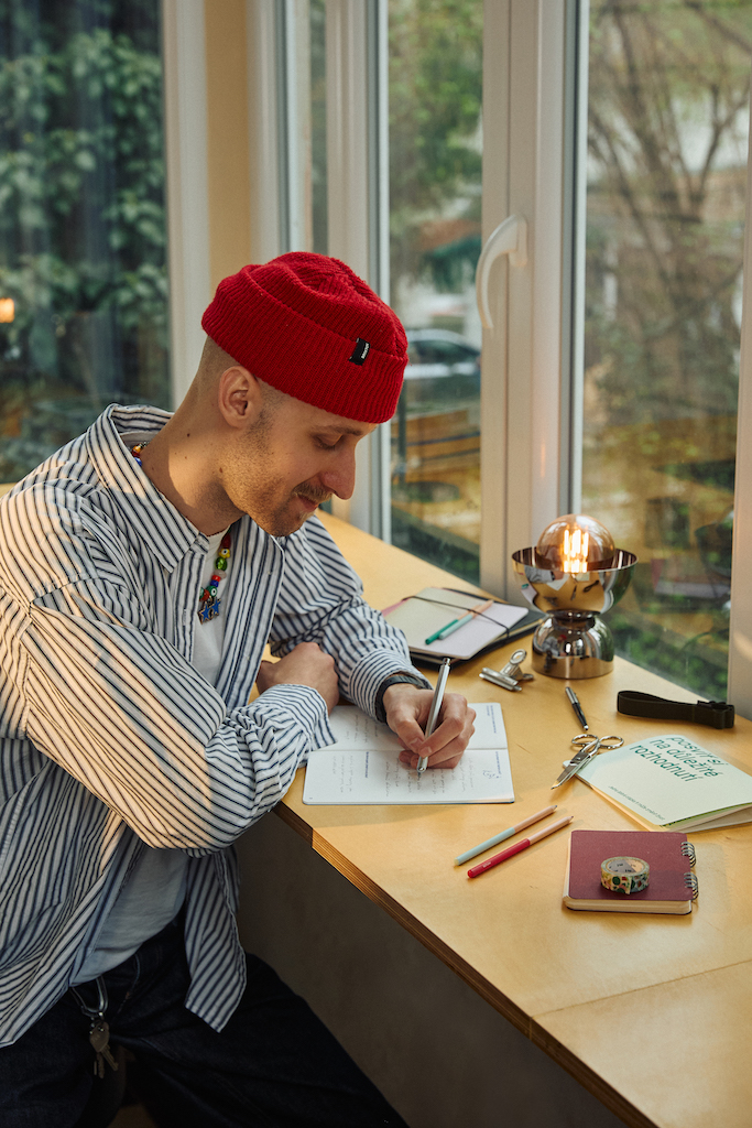 Vytvořte si deníkový rituál: 4 kroky k pravidelnému journalingu