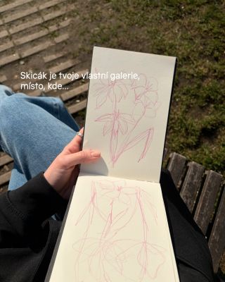 Skicák je tvoje vlastní galerie.👋🏼 Místo, kde můžeš kreativně růst. Neboj se experimentovat, přeškrtávat, naplnit ho...