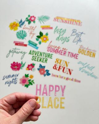 Všimli jste mezi novinkami acetátových nápisů? Krásné zářivé barvy natisklé na kvalitní průhledné fólii mohou vykouzlit...