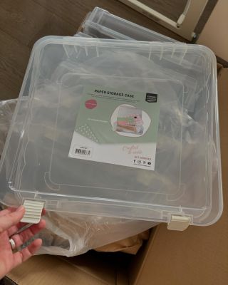 Přiznejte se, kdo ještě nemá svůj box na skladování papírů? 👀 Doskladnila jsem obě varianty velkých boxů včetně malých...