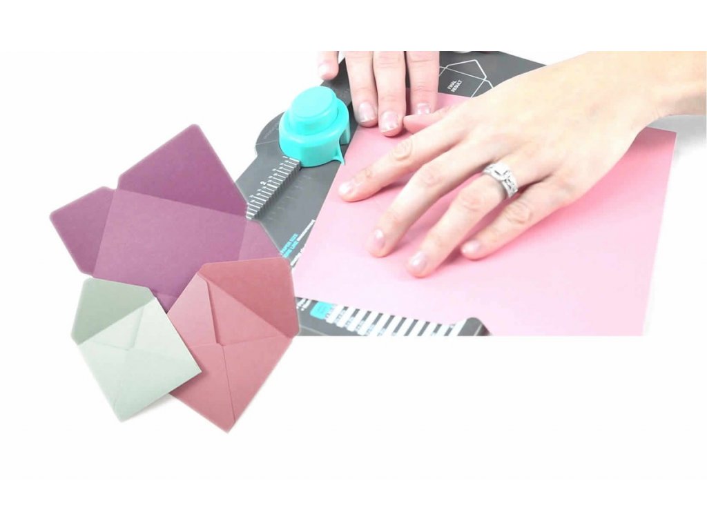 WE R MEMORY KEEPERS Envelope Punch Board Papero amo