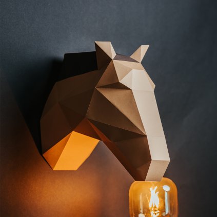Papírový model hnědého koníka PaperTime
