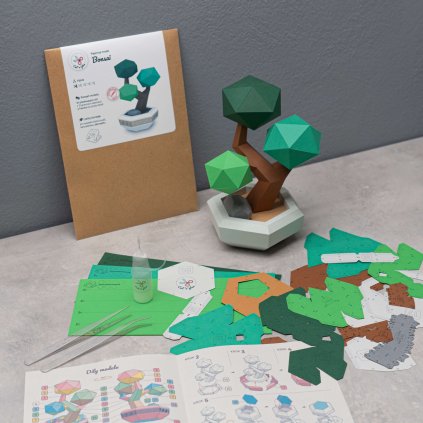 Papírový model tmavě zelené bonsaje