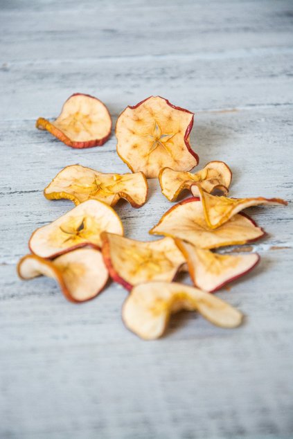 Sušené plátky jablíček vhodné do podzimních a vánočních aranžmá.  10 ks, průměr 2,5 - 3 cm