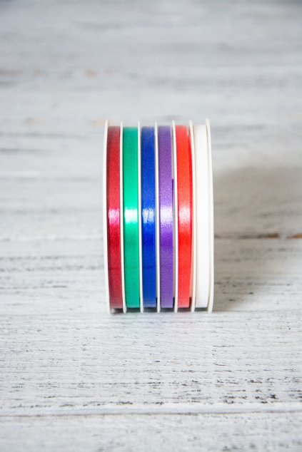 Vázací stuhy na špulce. 6 barev Rozměr 0,5 cm x 10 m