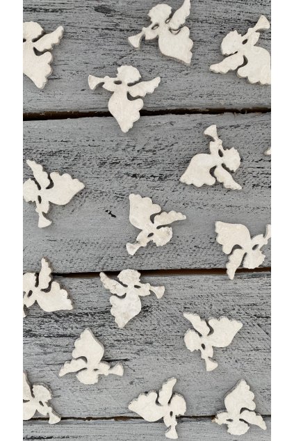 Bílý dřevěný anděl.  Rozměr 3 cm.2DA899F7 AA81 41B8 9326 B557D60CFB60