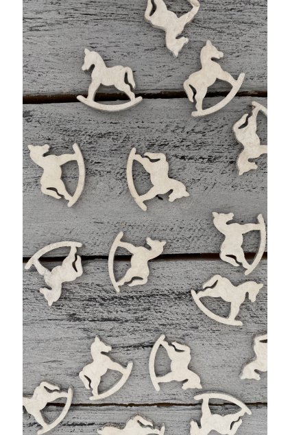 Bílý dřevěný koník.  Rozměr 3 cm.   1A58373E CD40 48BC B0BA D7BA8B6D282C