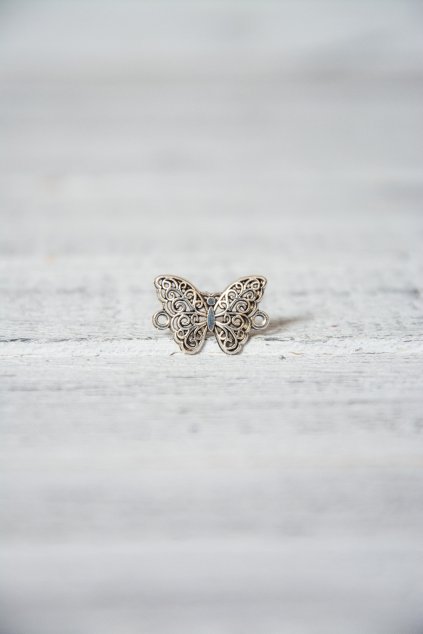 Kovová ozdoba motýl