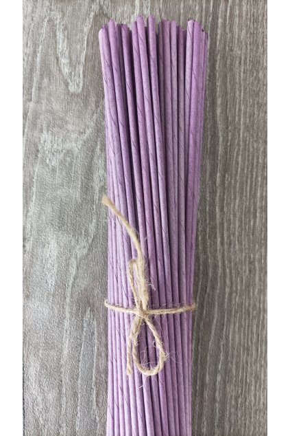 Papírové ruličky motané z papíru Havana.   Pruh 15 cm, stát 1,6 mm, délka 31 cm. Ruličky jsou tenčí.  Sada 600 ks.