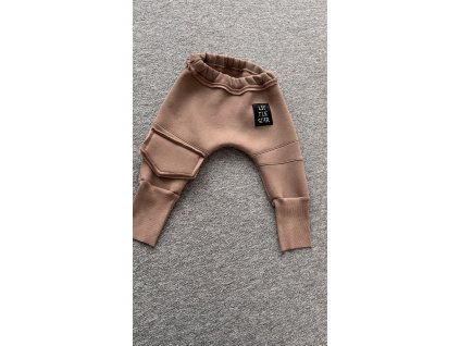 Zateplené extra hrubé rastúce tepláky Mokka