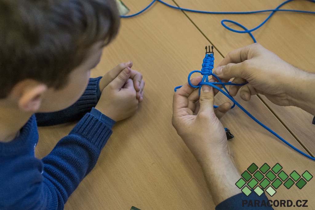 Návod na paracord náramek pro děti a začátečníky