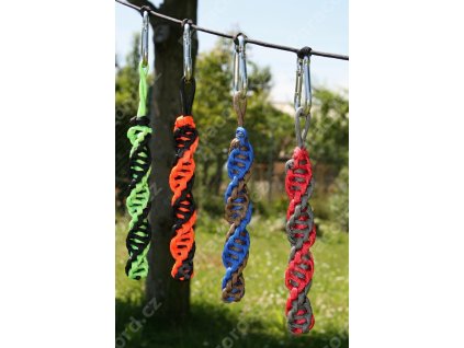 31806 survival privesek dna vlastni barvy