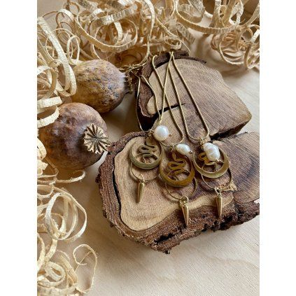 Hadinkový náhrdelník s perlou