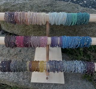 Lámeš si hlavu jak kombinovat #myukitila náramky? Nevíš, čím podtrhnout #minerálnínáramky nebo #naramkyzperel ? Tak pojď,...