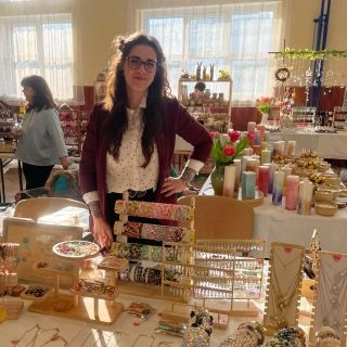 Nestíhám nic. Report ze soboty čekejte večer a zítra pokračujeme, sokolovna Malá Skála- Prodejní výstava kreativity ♥️🤩...