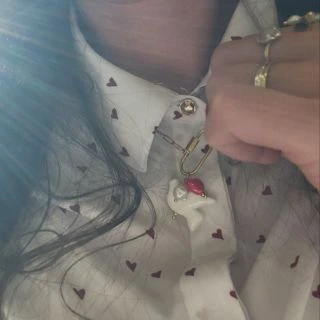 Jaká je šance, že potkáš někoho ve stejným outfitu a zamiluje si šperk, co si uděláš pro sebe na výstavu? Aha! ♥️♥️♥️...