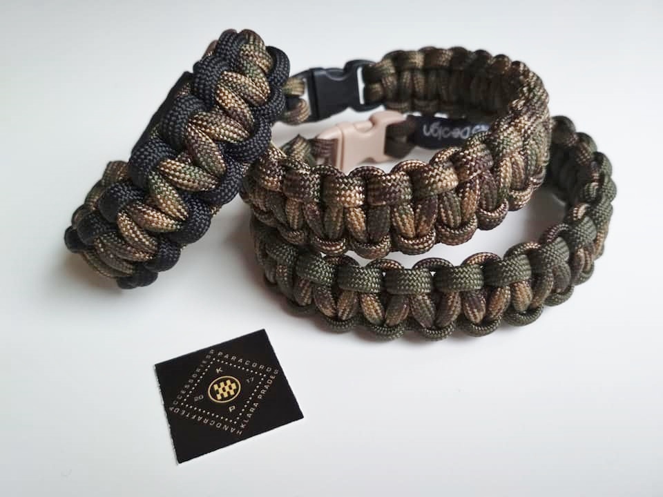 maskáčový náramek paracord