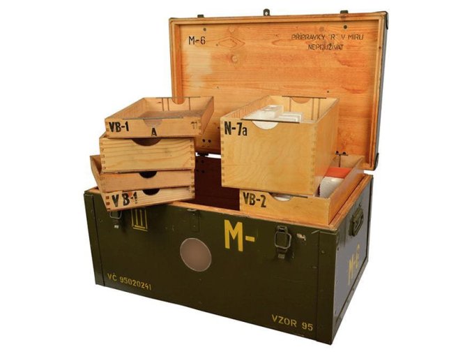 Bedna dřevěná zdravotní AČR s vnitřními přihrádkami použitá