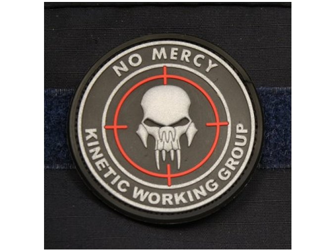Nášivka NO MERCY - KINETIC GROUP plast ČERNÁ