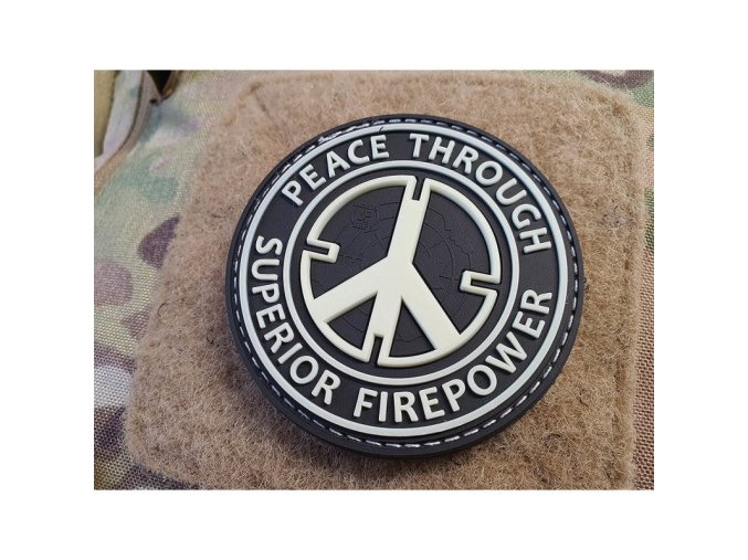 Nášivka PEACE THROUGH SUPERIOR FIREPOWER plast velcro GLOW IN THE DARK