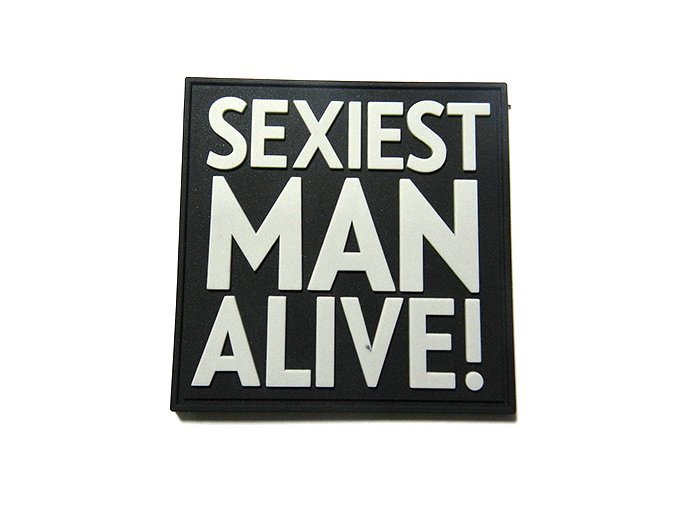 Nášivka SEXIEST MAN ALIVE! plast ČERNÁ/ŠEDÁ