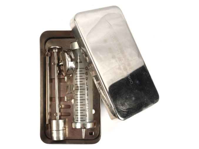 Stříkačka injekční 10ml v kovové krabičce