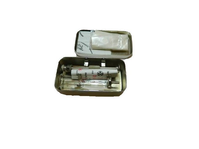 Stříkačka injekční 2ml v kovové krabičce