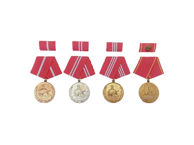 Sada medailí NVA/DDR KAMPFGRUPPE
