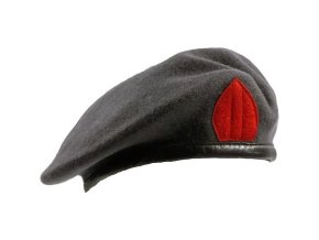 Baret QARANC BRITSKÝ ŠEDÝ použitý