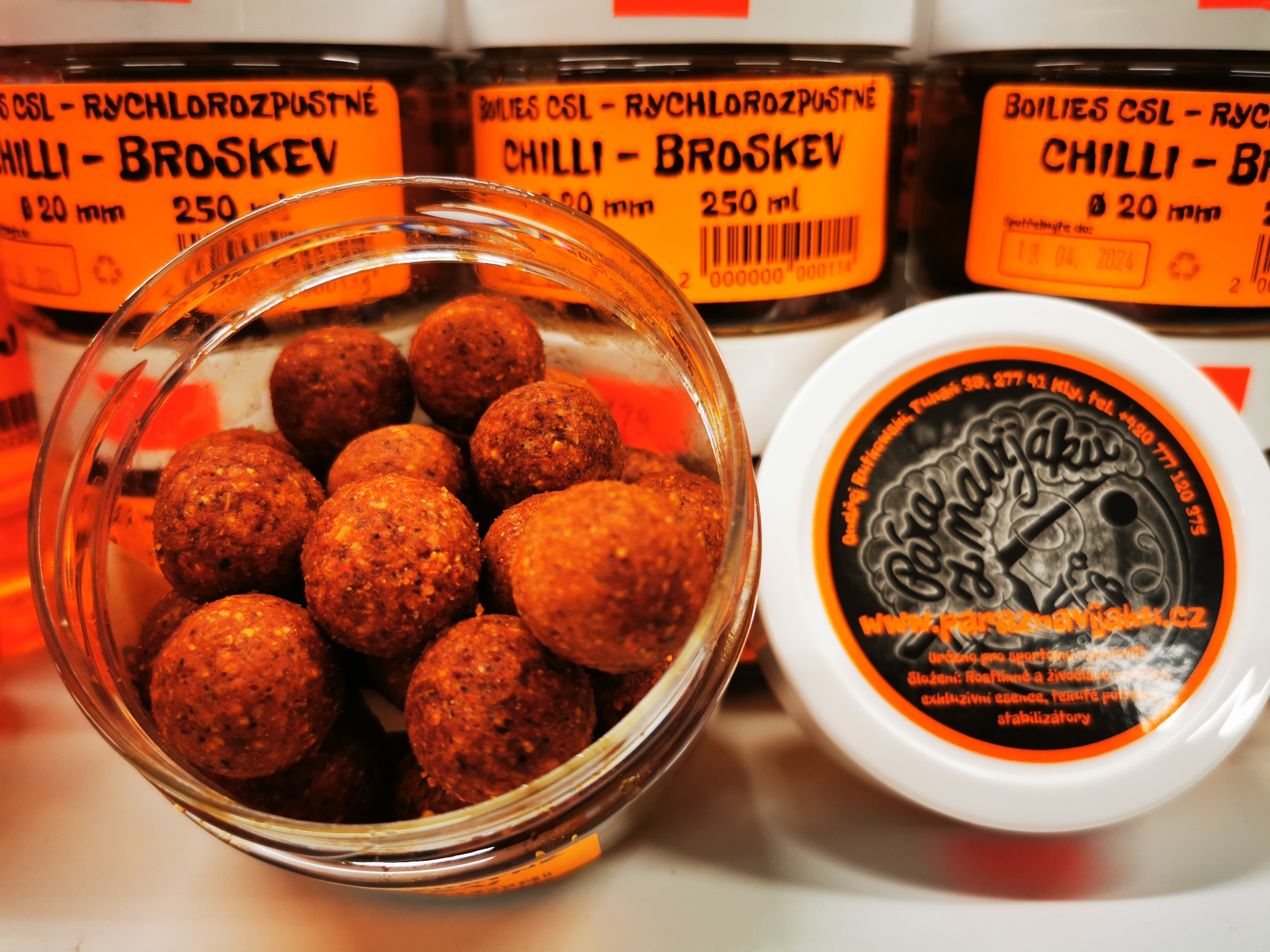 NOVINKA boilies chilli-broskev