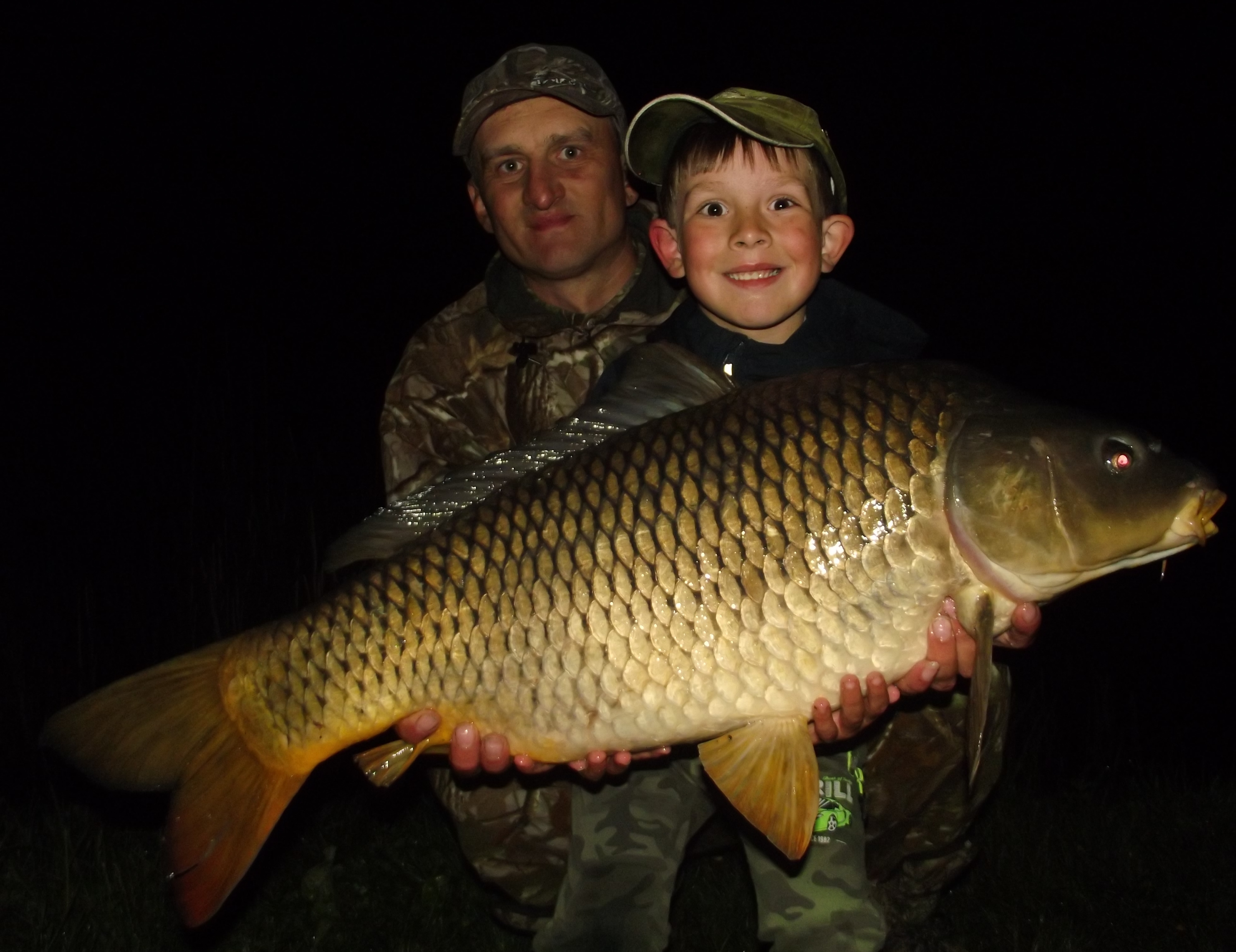 Dominik vyrazil na ryby a vzal sebou taťku