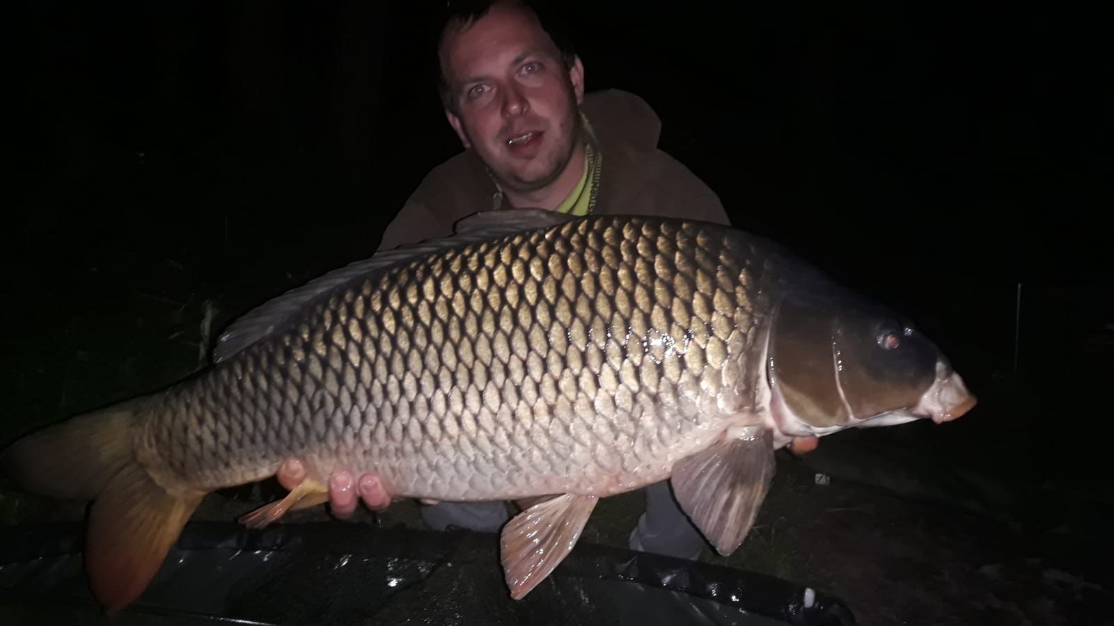 BÍLÉ PEKLO NA LABI