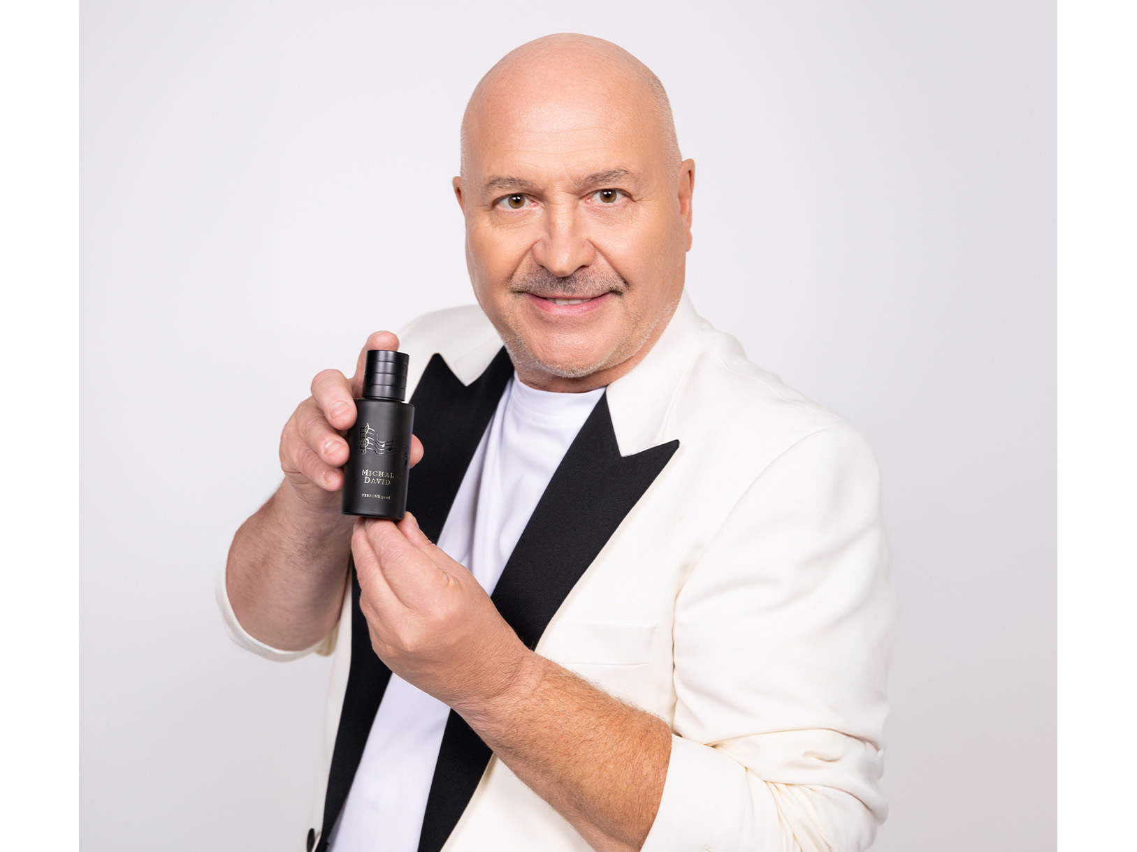 Padesát vzorků, dvě generace a jedna vůně. Jak Michal David tvořil parfém s vnukem