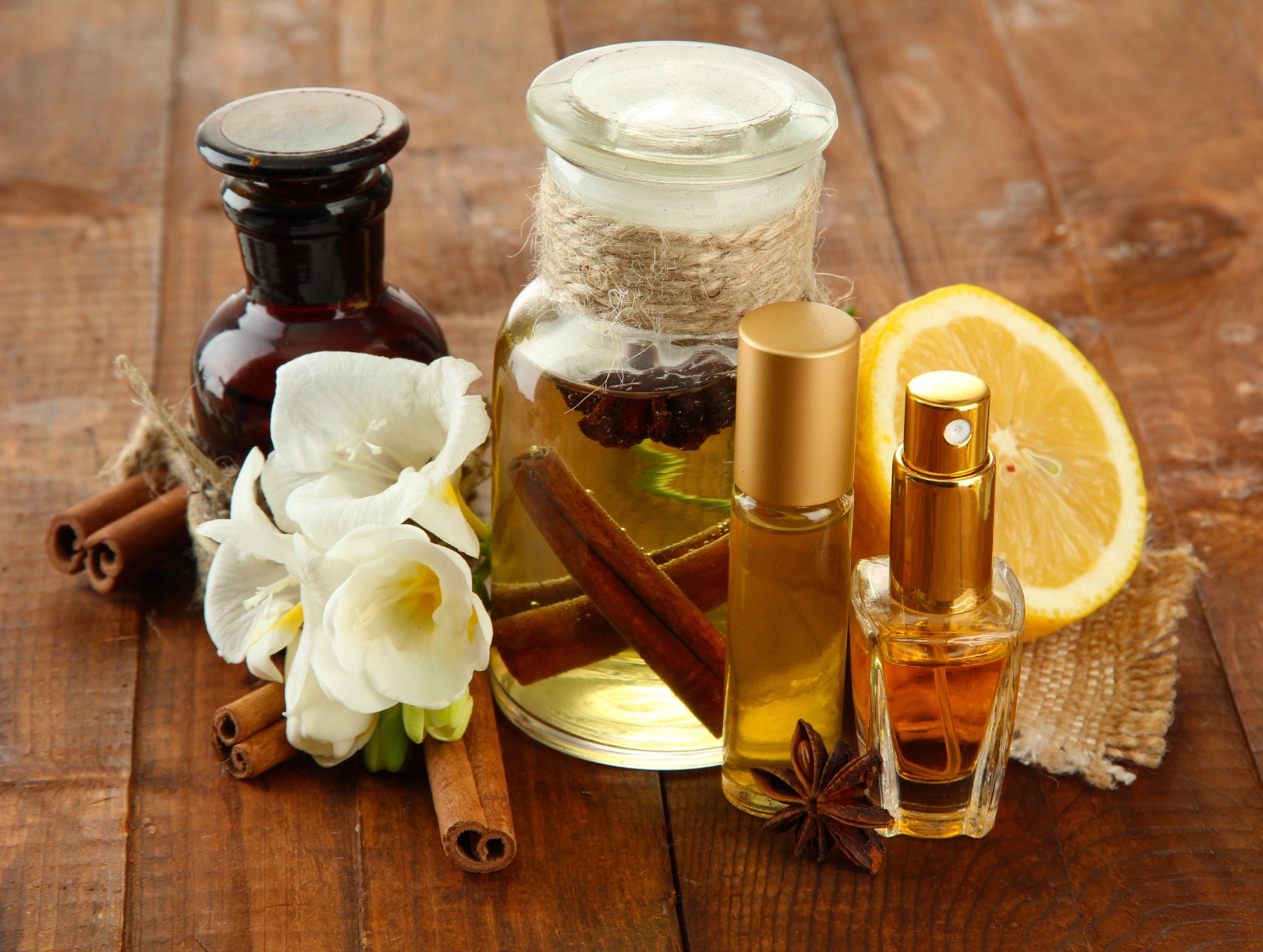 Roční období v parfému: Jak vonět v každé sezoně