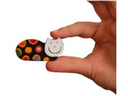 Smaltum cicás kitűző