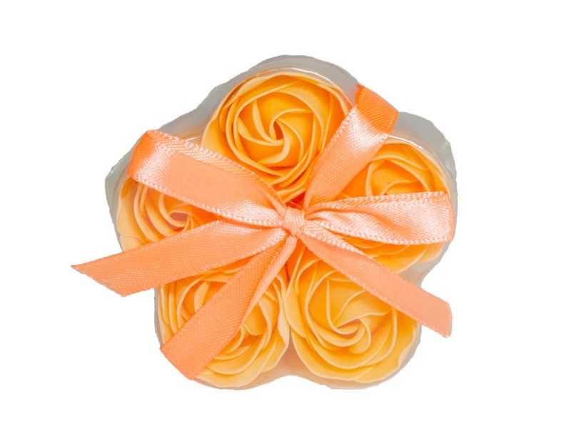 Flori de săpun de trandafir portocalii într-o cutie în formă de floare