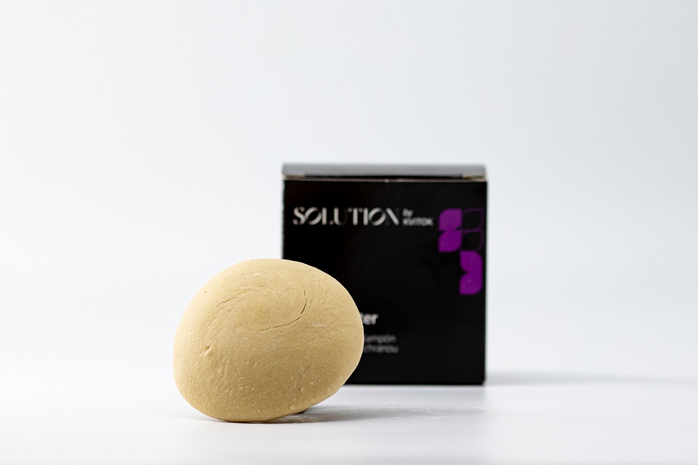 Kvitok Solution Prebiotický tuhý šampon s anti-pollution ochranou Hair Booster (50 g) - stimuluje růst vlasů