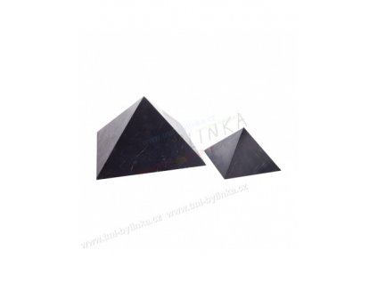 Šungit pyramida neleštěná 9x9cm TML G124