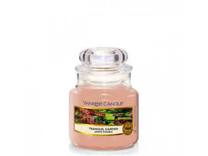 Aromatická svíčka Classic malá Tranquil Garden 104 g