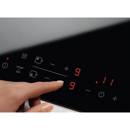 Electrolux EHF6343FOK Sklokeramická varná deska Radiant Hob Timer