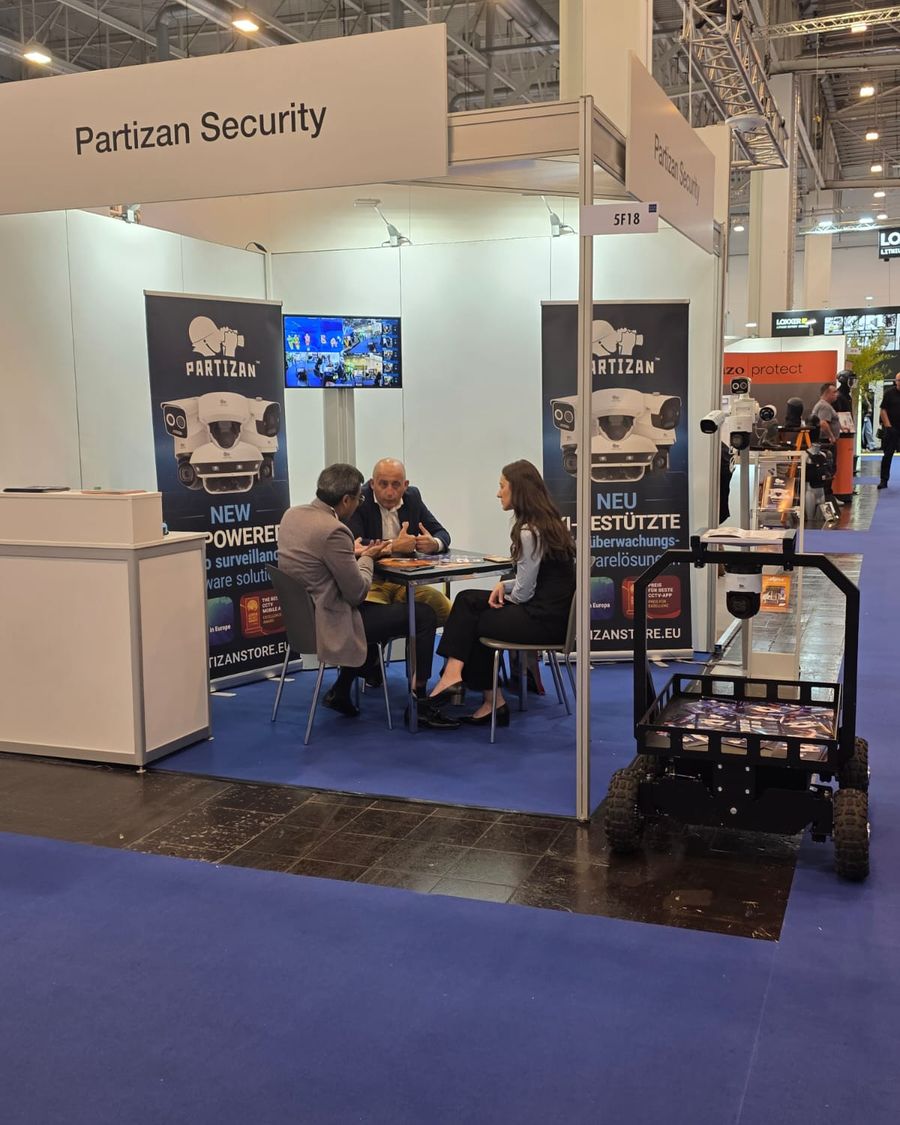 Jednání u stolu na stánku Partizan