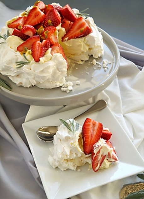 Dezert - jahodová Pavlova