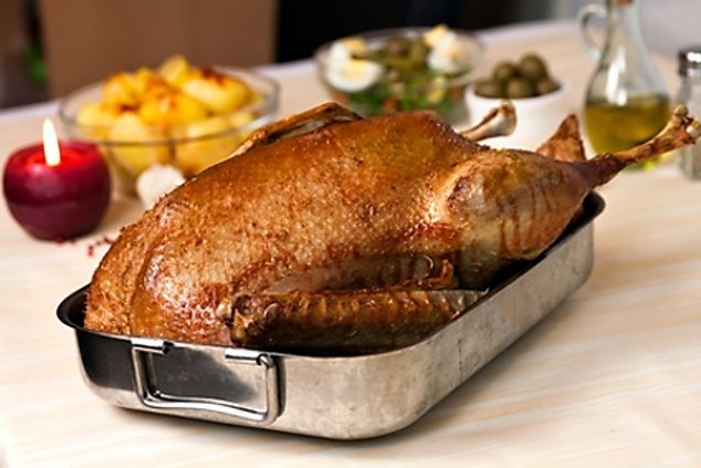 Husa nebo kachna pečená