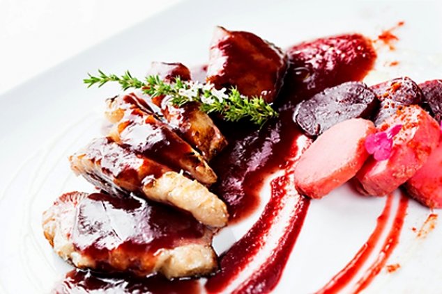 Kachní prsa s pečenou červenou řepou