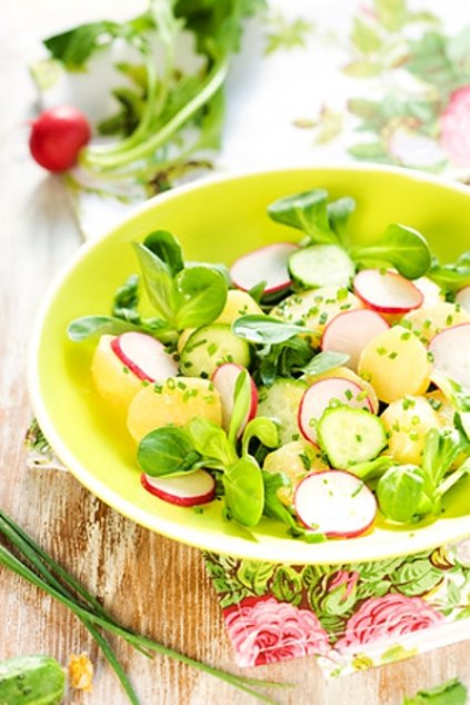 Bramborový salát s ředkvičkami