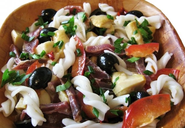 Pikantní těstovinový salát s hříbky